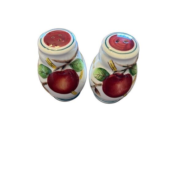 Vintage— UCAGCO Crab Apple salt & pepper shakers *w maker stickers* - Picture 7 of 9